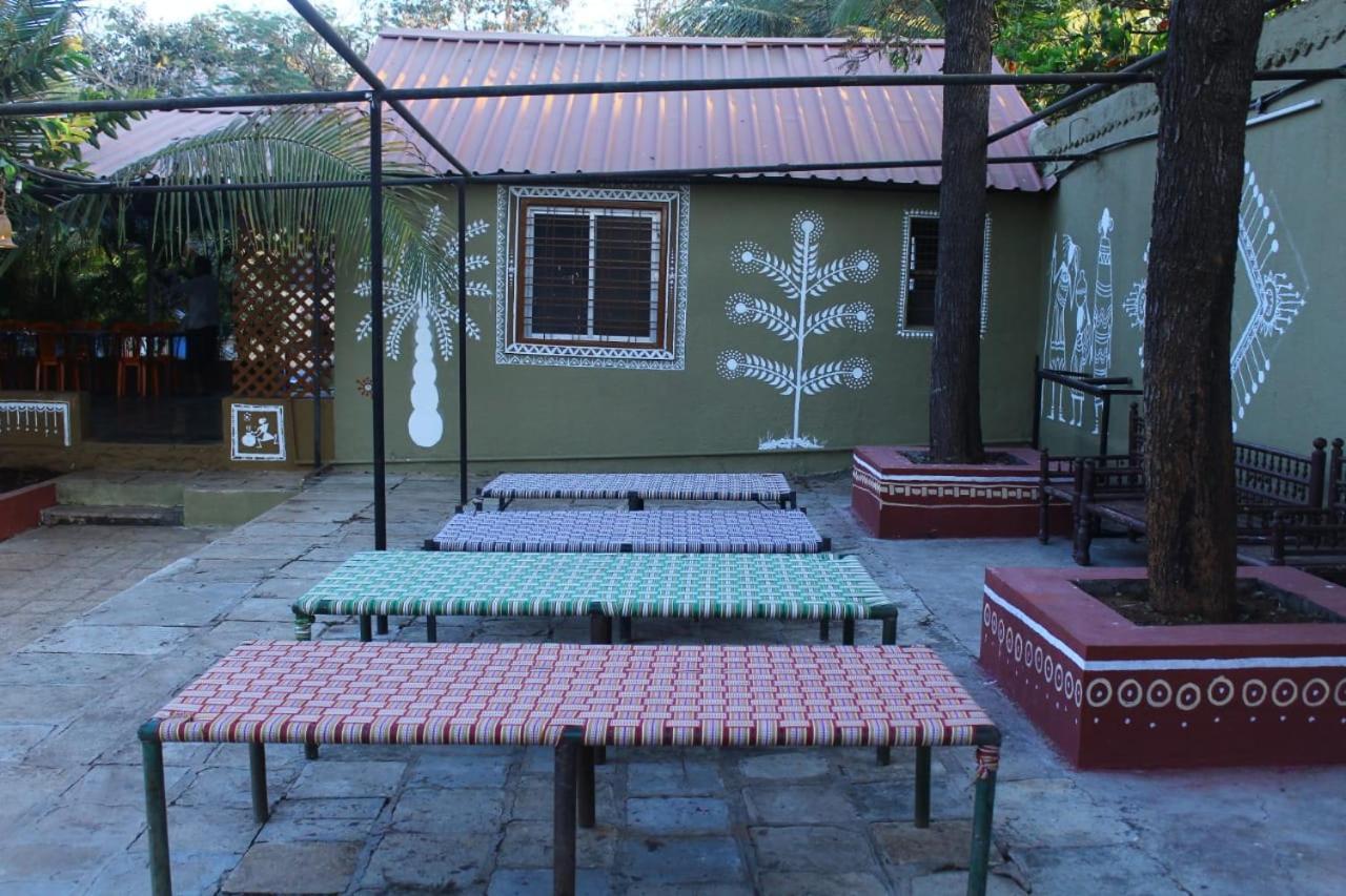 Hôtel Nisarg Shrushti Farmhouse à Pune Extérieur photo