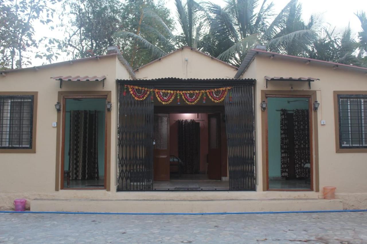 Hôtel Nisarg Shrushti Farmhouse à Pune Extérieur photo